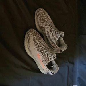 Yeezy beluga boost v2 almost perfect condition clean bottoms